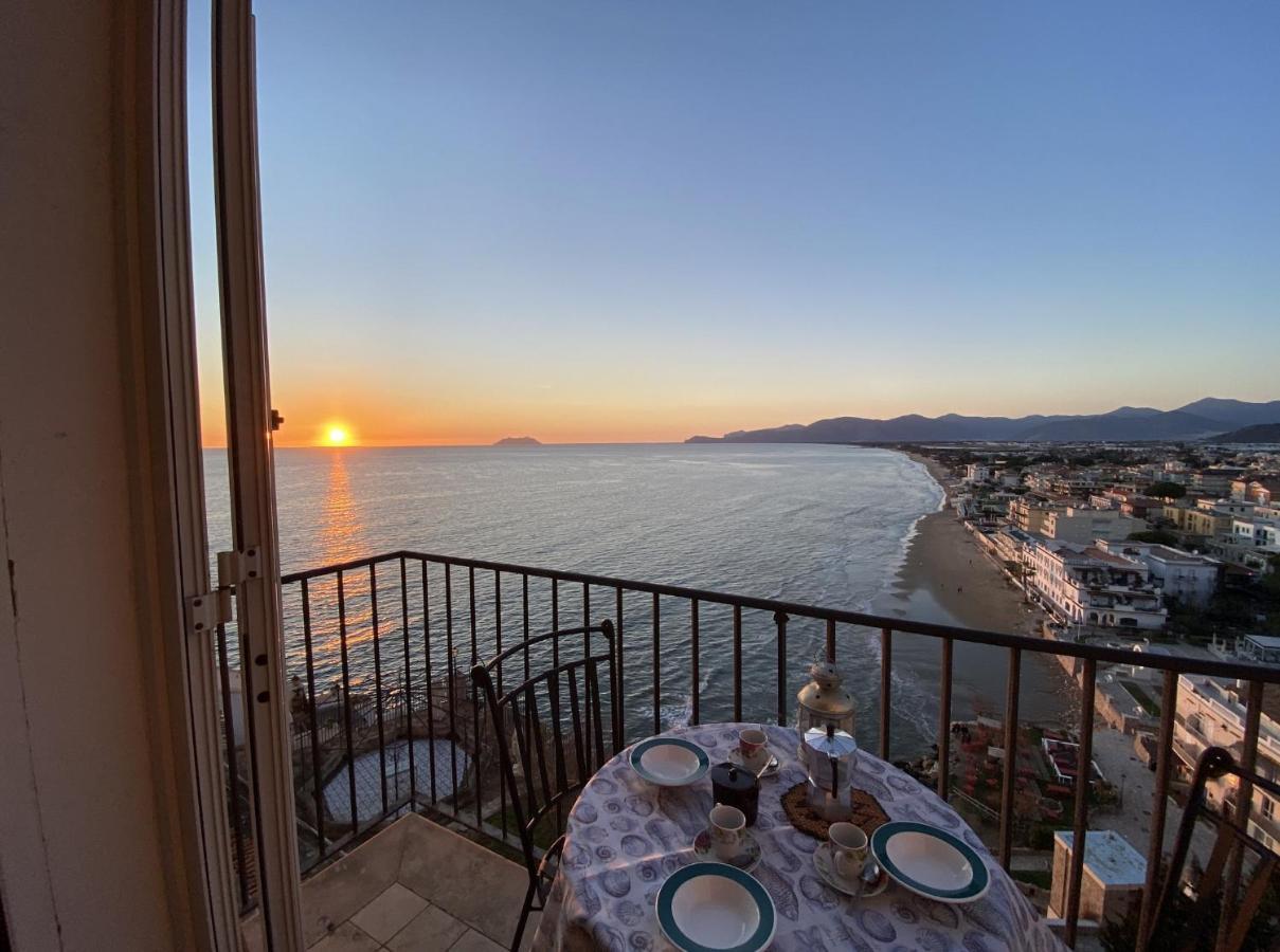 Holidaycasa Romano - Vacanza Nel Cuore Di Сперлонга Екстер'єр фото